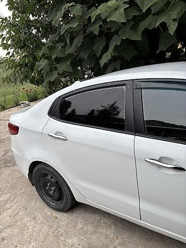 Kia Rio: 2016 г., 1.4 л, Кол менен иштөөчү, Бензин, Седан — 3