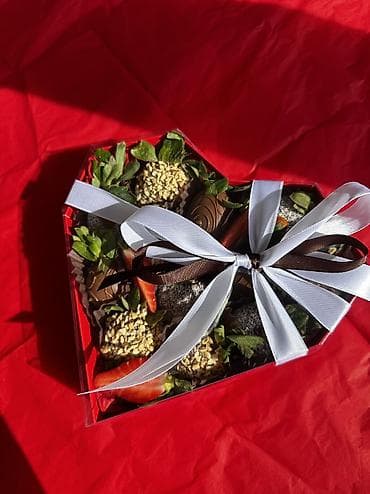 клубника в шоколаде цена бишкек: Клубника в шоколаде на заказ S- 9шт -990с М-12шт -1290с L- 20шт - — 1