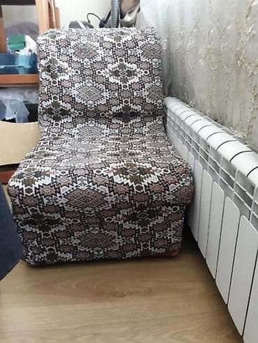 Кресла: Продаю набор мягкой мебели. Трёхместный и двухместный диван и кресло — 1