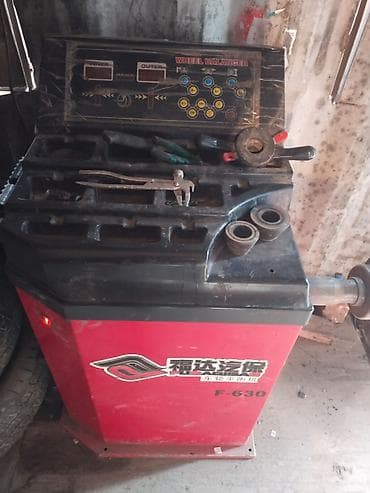 Ош шаары, белгилүү Кудайберген базарында, бардык жабдуулары менен