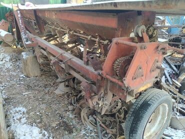 Овощная сеялка. Сеет свёклу,кукурузу, сорго