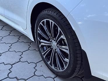 tesla 3: Toyota Corolla: 2023 г., 1.8 л, Вариатор, Бензин, Седан — 7