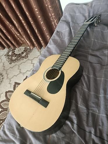 Комузы: Классическая акустическая гитара 4/4 Единственный минус нету 1 струны — 1