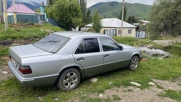 набор ключей для автомобиля в чемодане: Mercedes-Benz W124: 1991 г., Седан — 9