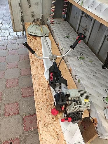 движка: Бензотриммер (кусторез) с велосипедными рукоятками и наплечным ремнём — 1