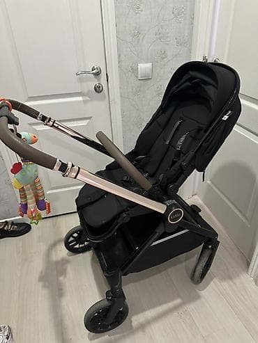 Прогулочная коляска Kidilo (чёрная) в отличном состоянии. -