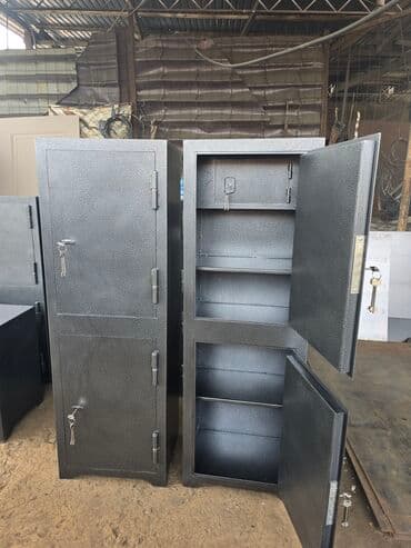 небольшой сейф: Сейф металические двух дверный1.5х50х38см — 1