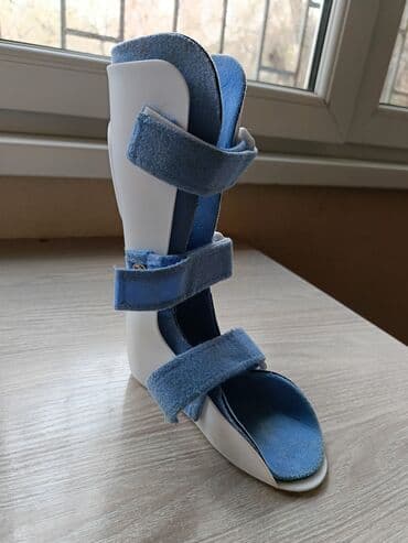 фиксатор для ног: Материал: Жёсткий пластиковый каркас с мягкой внутренней подкладкой — 1