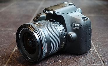 full: Зеркальная камера Canon EOS 2000D с широкоугольным зум-объективом — 1