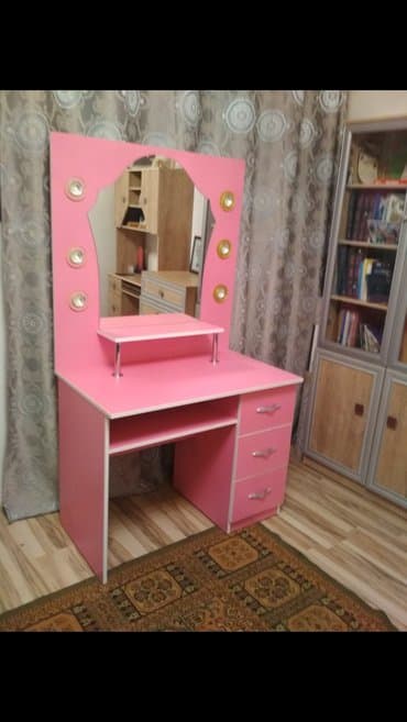 Макияжный стол на заказ от мастера звоните и заказывайте качество