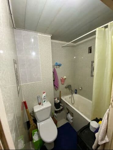 продаю 2х команатную квартиру в 7 мкр: 2 комнаты, 45 м², 104 серия, 3 этаж, Старый ремонт — 8