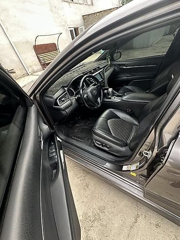 Транспорт: Toyota Camry: 2018 г., 2.5 л, Бензин, Седан — 4