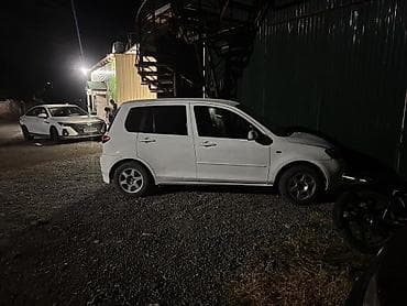 Mazda Demio: 2003 г., 1.3 л, Автомат, Бензин, Хэтчбэк