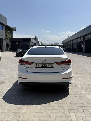 geely galaxy e5: Hyundai Elantra: 2018 г., 1.6 л, Седан — 4
