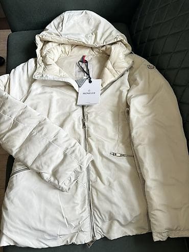 монклер: Продаю новую пуховую куртка Moncler с капюшоном, цвет — — 1