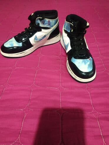 Продаю подростковые кроссовки, в идеальном состоянии. Размер 36