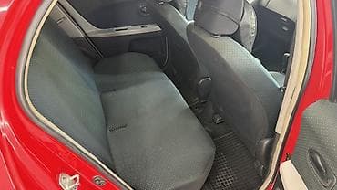 byd e7: Toyota Vitz: 2005 г., 0.1 л, Автомат, Бензин, Хэтчбэк — 4