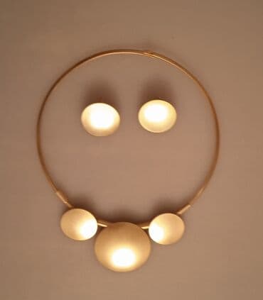 Скоро новый год!!!!оригинальный вечерний комплект- золотой колье