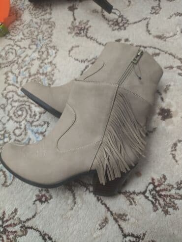 женская модельная обувь больших размеров: Продаю женские демисезонные ботинки,новые .размер 38.очень удобные — 2