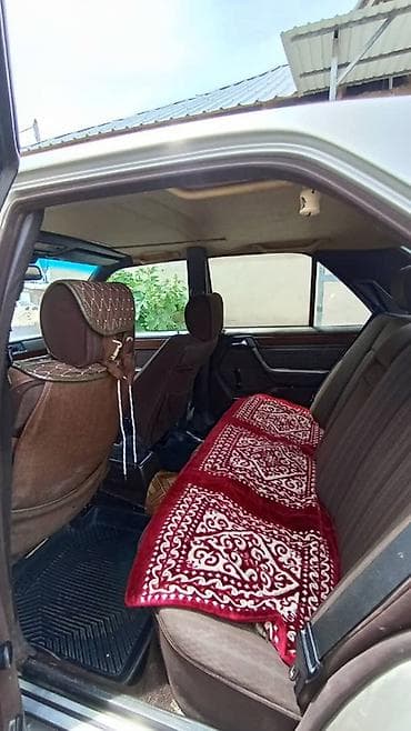 арзан матиз 1: Mercedes-Benz W124: 1992 г., Седан — 10