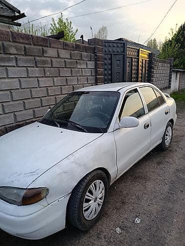 w210 e320: Седан белого цвета с киргизскими номерами (KG 06, 365 ATO). Компактный — 2