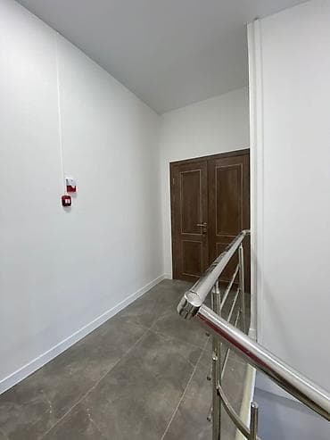 Кыймылсыз мүлк: Кеңселерди ижаралоо, 450 м², Административдик имаратта — 1