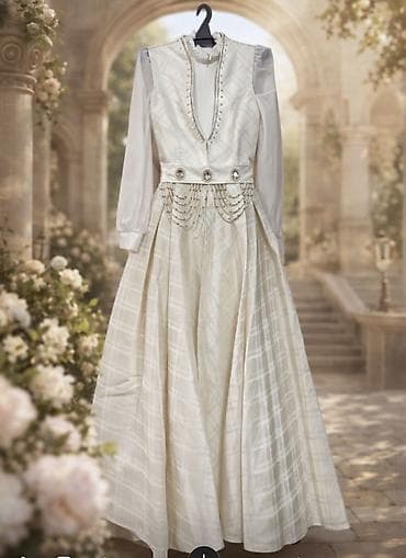 Мужская обувь: Платье в кремово-белом оттенке с жемчужным декором. Комплект создаёт — 1