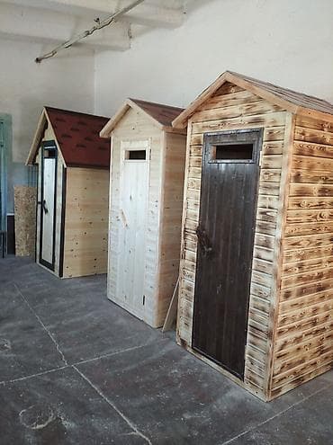 Дачный туалет в наличии. А также имеется в наличии. Летний душ. Будка