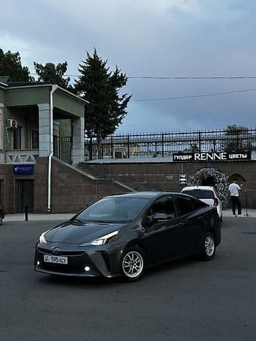 Toyota Prius: 2021 г., 1.8 л, Вариатор, Гибрид, Хэтчбэк at lalafo.kg Toyota Prius: 2021 г., 1.8 л, Вариатор, Гибрид, Хэтчбэк