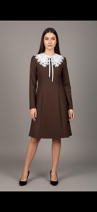 Платье с длинным рукавом и контрастным кружевным воротником-пелериной at lalafo.kg Платье с длинным рукавом и контрастным кружевным воротником-пелериной