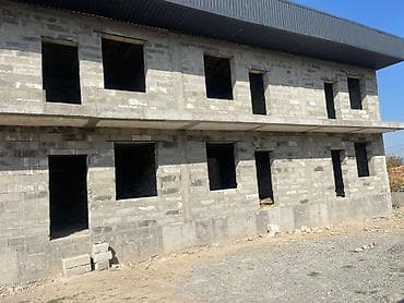 Үйлөр: Продаётся участок на Рухий Мурас 2 с 2-этажным капитальным зданием из — 3