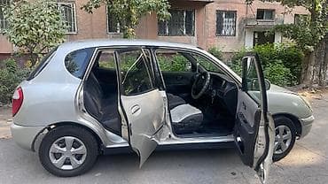 Toyota Дуэт: 1998 г., 1 л, Автомат, Бензин, Хэтчбэк