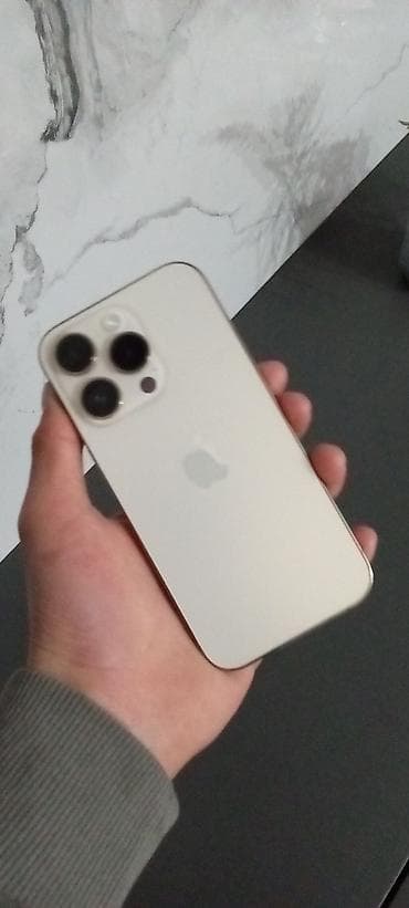 IPhone 14 Pro, Б/у, 128 ГБ, Серебристый, Чехол, 83 %