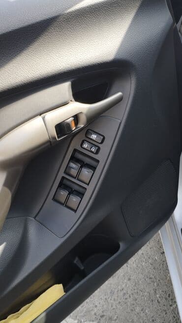 боковой тырмоо: Toyota Verso: 2010 г., 1.8 л, Автомат, Бензин, Минивэн — 3