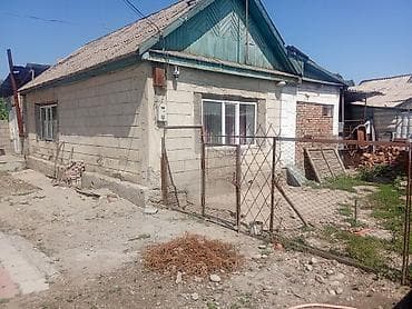 Дома: Продаётся частный дом с большим двором и капитальными воротами.11 — 4