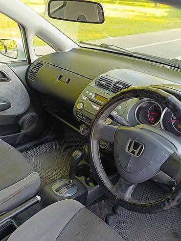 продаю авто хонда: Honda Fit: 2001 г., 1.3 л, Автомат, Бензин, Хэтчбэк — 6