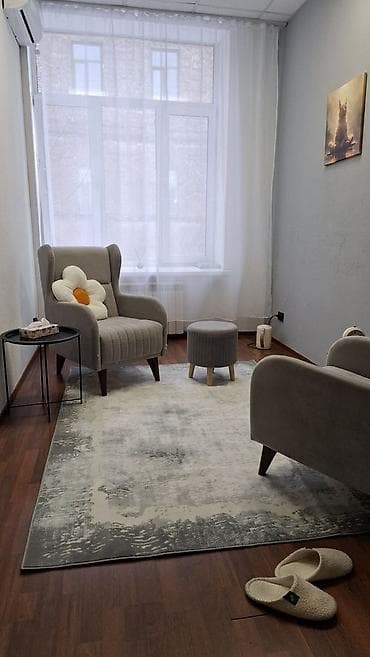 сдаю рабочее место: Сниму кабинет в спокойном районе, желательно в микрорайонах.Под — 10