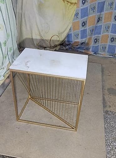 стол со стеклянной столешницей: Декоративные столики с каменной столешницей и металлическим каркасом — 7