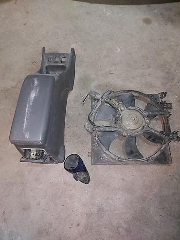 Автохимия: Подлокотник сурф 130 кузов зеркало тоже 130 кузов, на крыле — 2