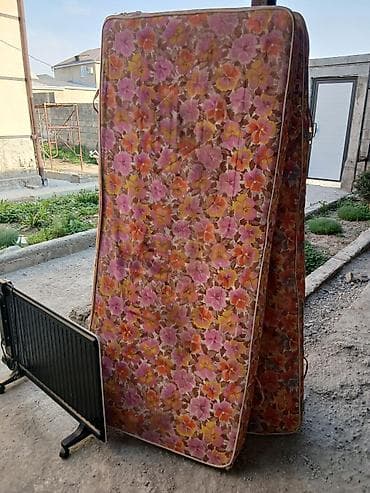 Матрас складной с цветочным чехлом. - Тип: складной (двухсекционный)