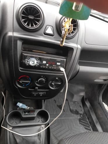 ВАЗ (ЛАДА) Granta: 2013 г., Седан