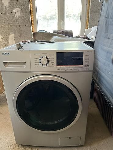 Продаю стиральную машину. Работает, стирает. Есть нюанс: во время