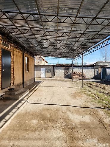 продаю связи с переездом: 🏡 Срочно продается дом в ж/м Ак-Босого, г. Бишкек Продается уютный — 4