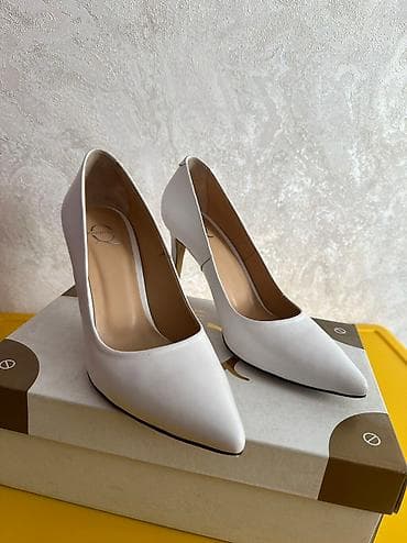 Продаю туфли‼️ Надевала на фото сессию один раз новые! Натур кожа