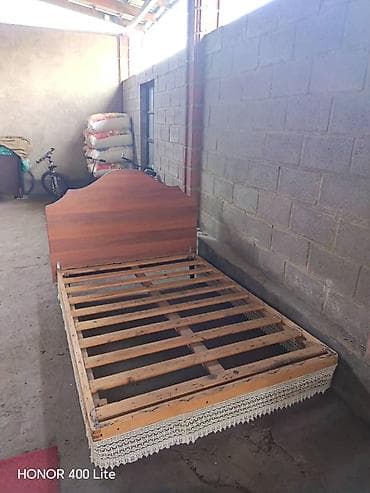 двуспальная кровать: Кровать двух спальное с изголовьем 1.50 на 2 м.с мотрасом - Размер — 1