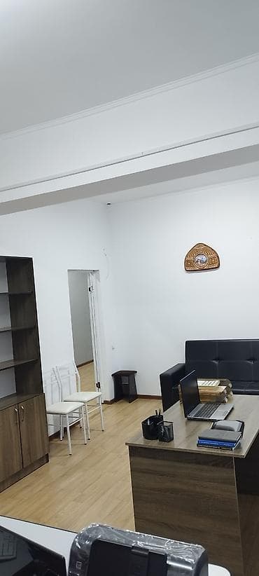 восточный квартал: Срочно сдаю офис! Район восточного автовокзала. офис по Осмонкула. НЕ — 9