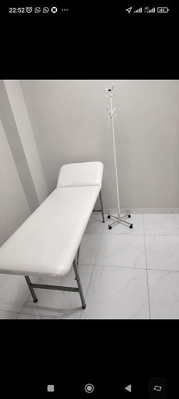 Сулуулук салондору үчүн жабдуулар: Медицинская кушетка + стойка для капельниц, стол и табуреты, стул - — 1
