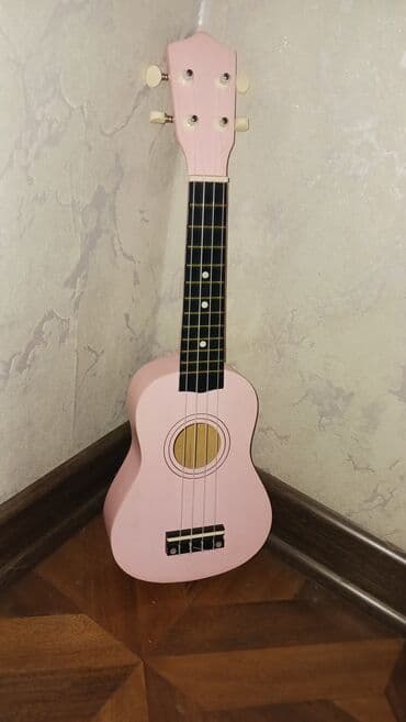 гитара классическая: Укулеле сопрано, розовая - Форм‑фактор: сопрано (компактный размер — 1