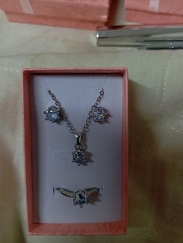 Жеке буюмдар: 590наборы 3/1 490 2/1 Набор украшений в подарочной коробке. Состав: - — 4