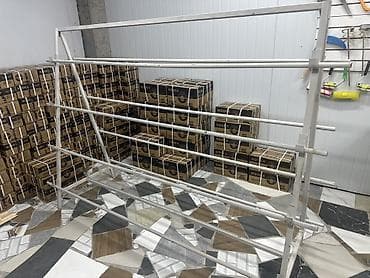 Металлическая стойка-«козёл»/пирамидальная подставка для хранения и